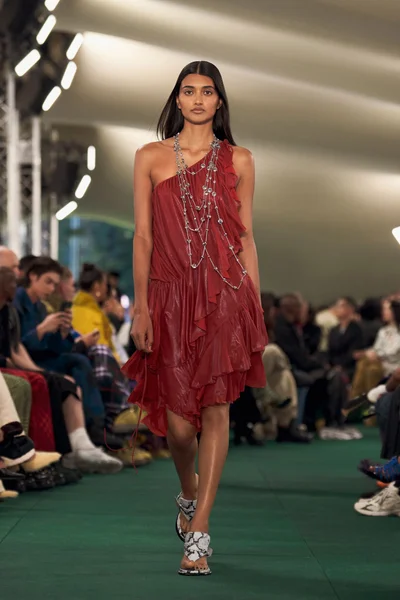 Look 15